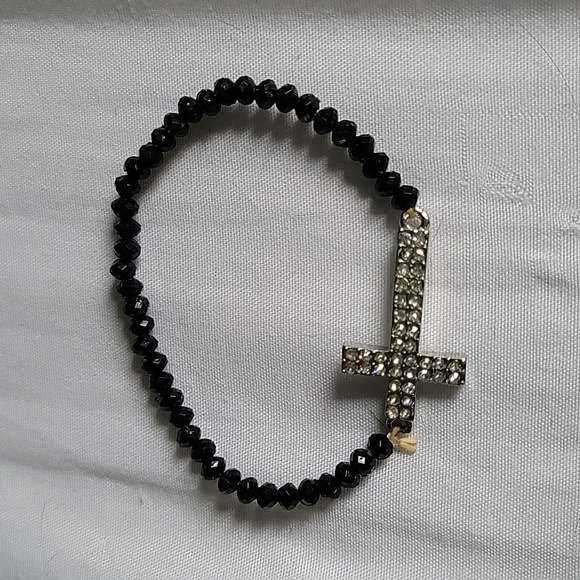 💛BOGO💛 Beaded cross bracelet - Picture 2 of 3